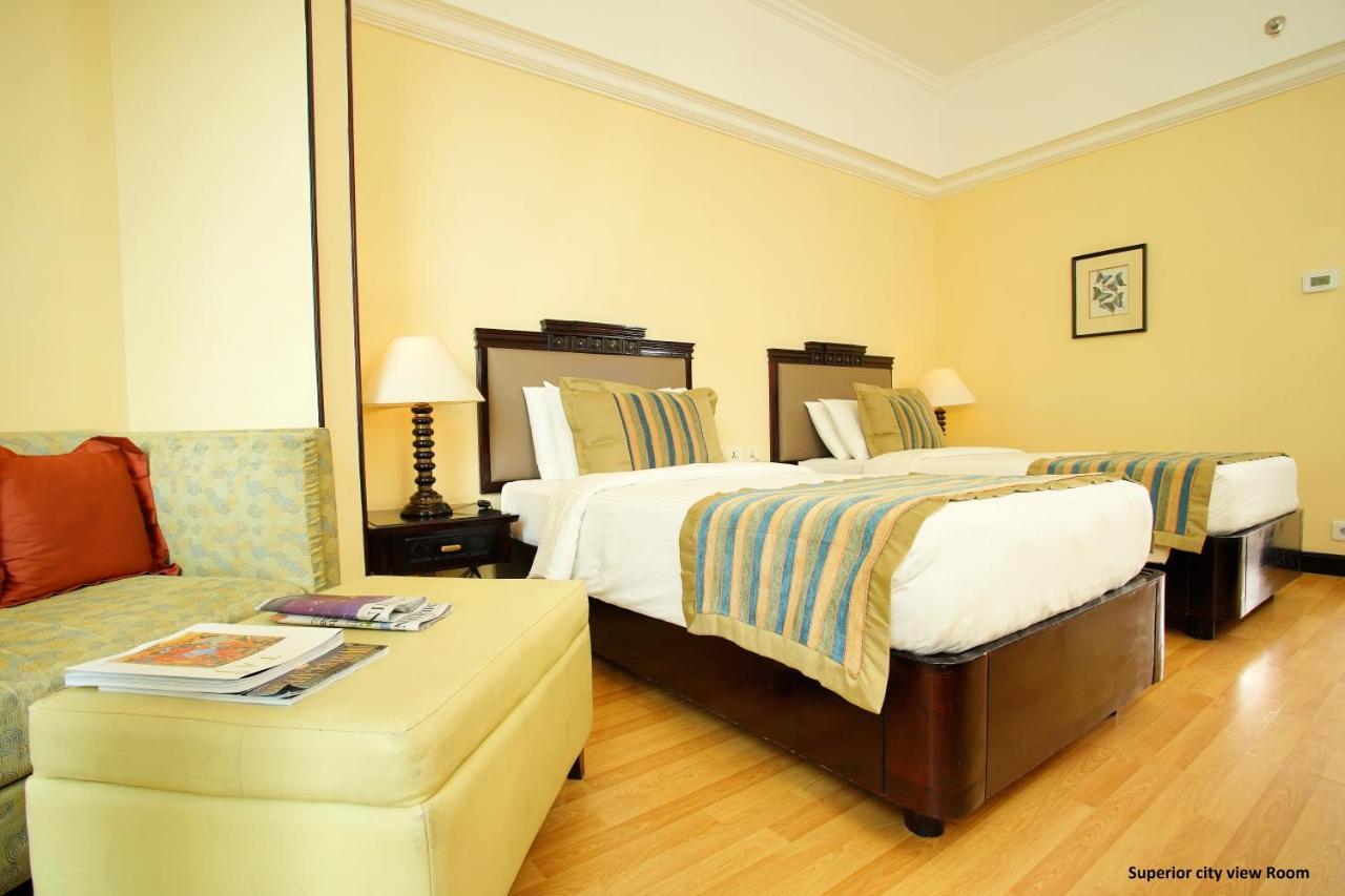 Vivanta Ernakulam, Marine Drive Kochi Exterior photo