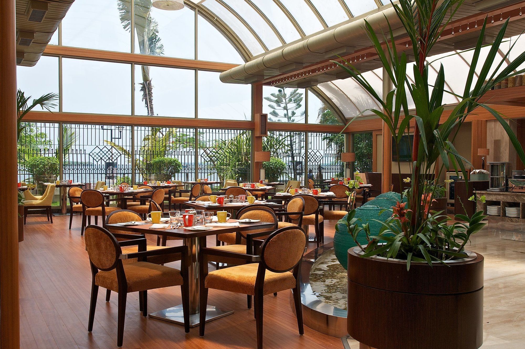 Vivanta Ernakulam, Marine Drive Kochi Restaurant photo